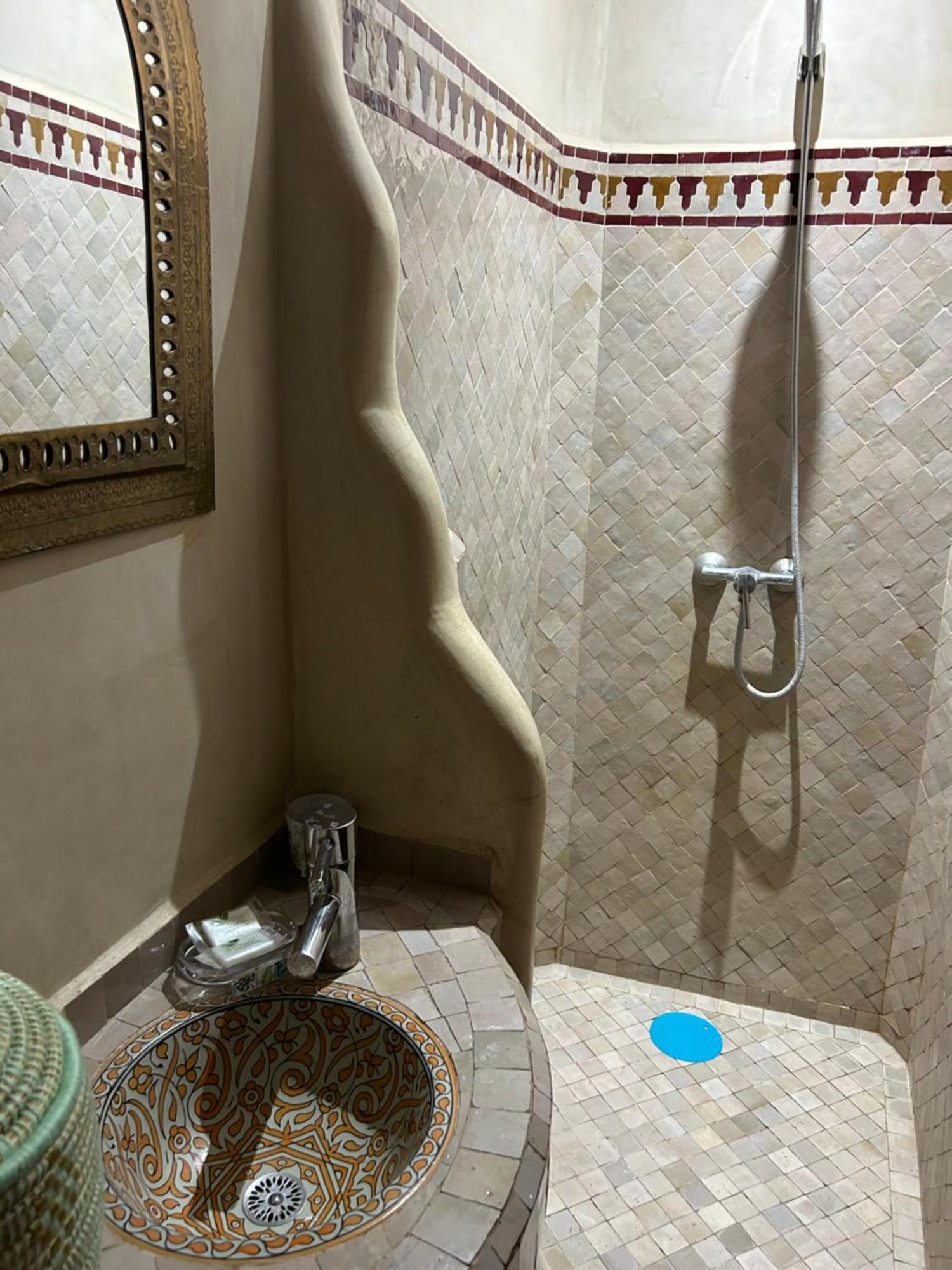 Riad Amazing Amazigh Avec Jacuzzi Petit Dejeuner Compris Avec Aussi Chambres Familiales Pres De La Place Jemaa El Fna Marakéš Exteriér fotografie